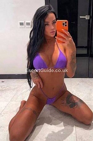 Aby Escort in Luton