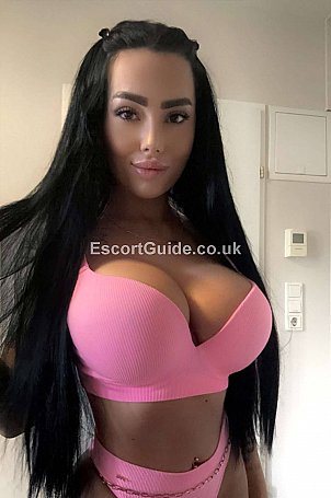 Party and sensual Alice Escort in London