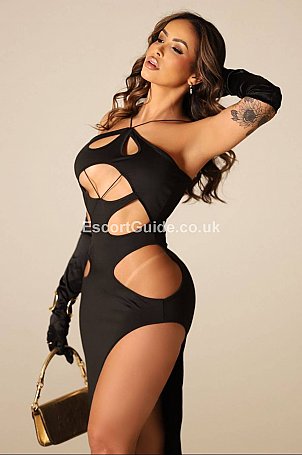 Ozelia Escort in London