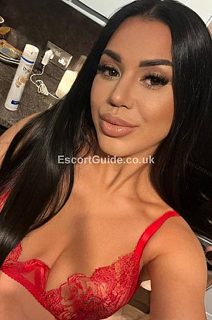 Hermine Escort in London