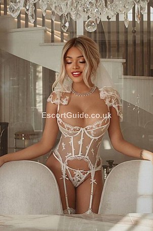Noa Aliya Escort in London