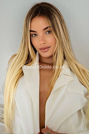 Isinya Escort in London