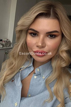Babsi Escort in London