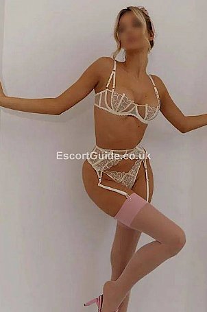 Vicky Escort in Heathrow