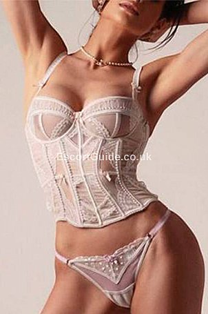 Sanampa Escort in London