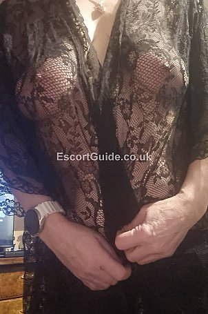 Mature-Kaz Escort in Leeds