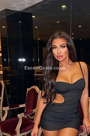 Axelle Escort in London