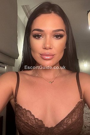 Shiori Escort in London